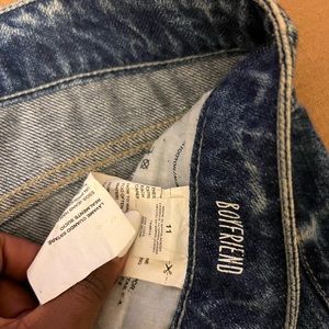 Garaged distressed boyfriend jeans in size 11